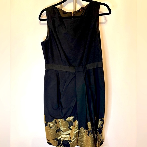 Gorgeous Tahari Cotton lined w satin Black & Gold stitching. Pristine condition - Picture 1 of 7